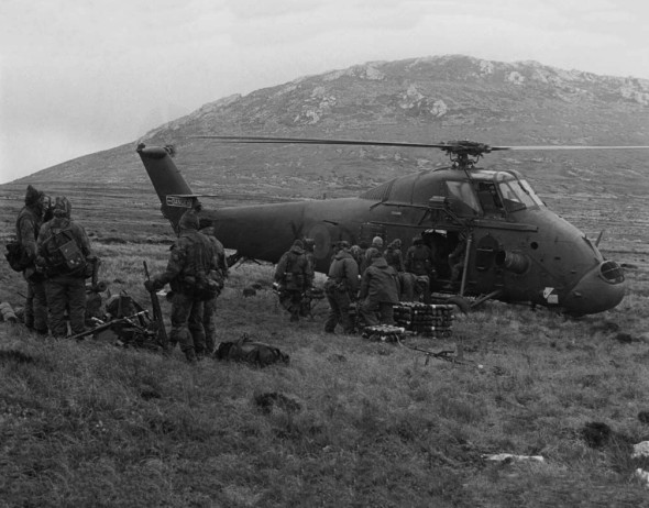 britský výsadek z vrtulníku Falklandy 1982