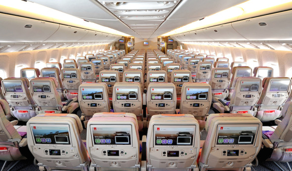 Emirates ekonomická třída interiér Airbus 380