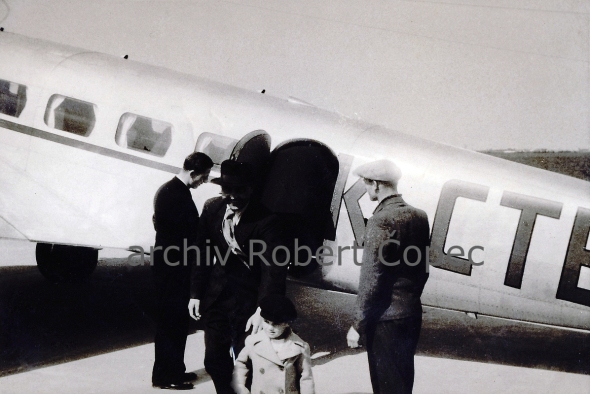 Lockheed-L-10A-Electra-(OK-CTB)_Bata_xBorovo-193x