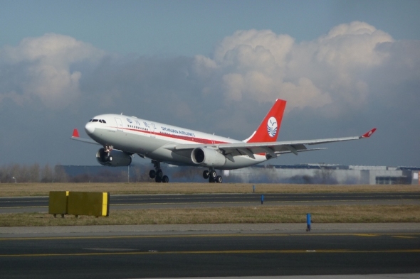 Sichuan Airlines Prague landing