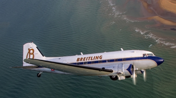 Douglas DC 3 Dakota Breitling v letu