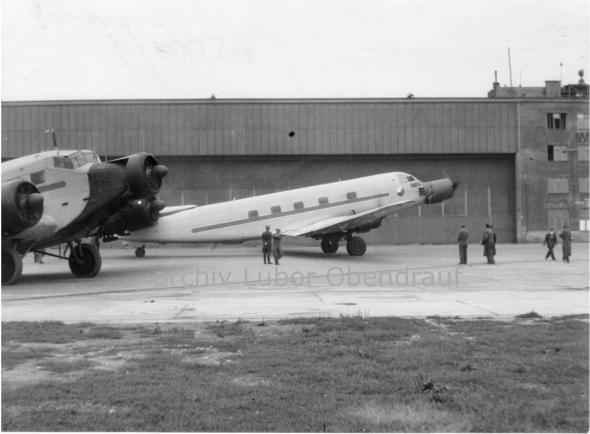 Junkers Ju 52 a Junkres Ju 252 letiště Praha Ruzyně 1946