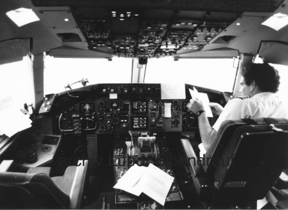 Boeing B757 kokpit osmdesátá léta